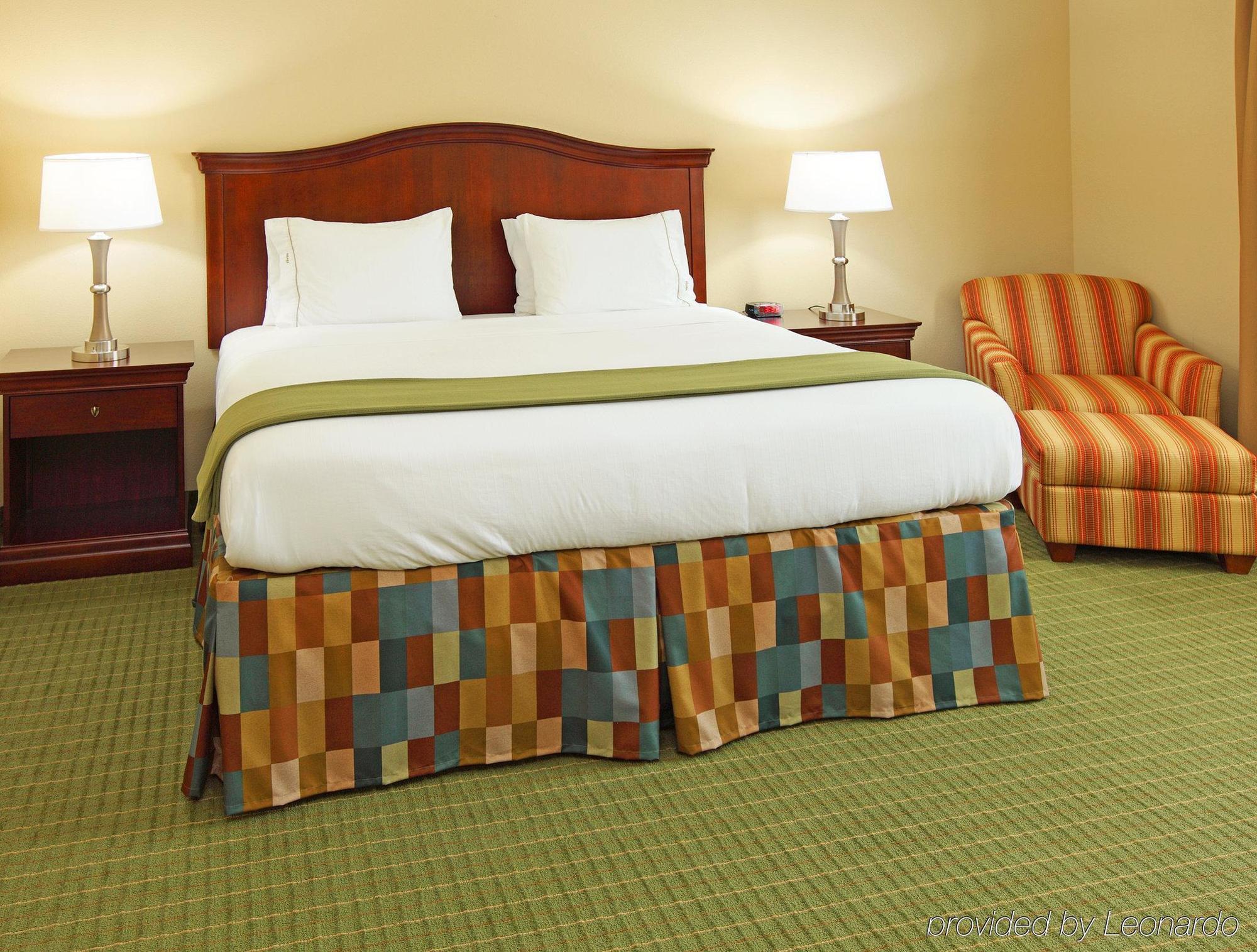 Holiday Inn Express Hotel & Suites Henderson - Traffic Star By Ihg Exterior photo