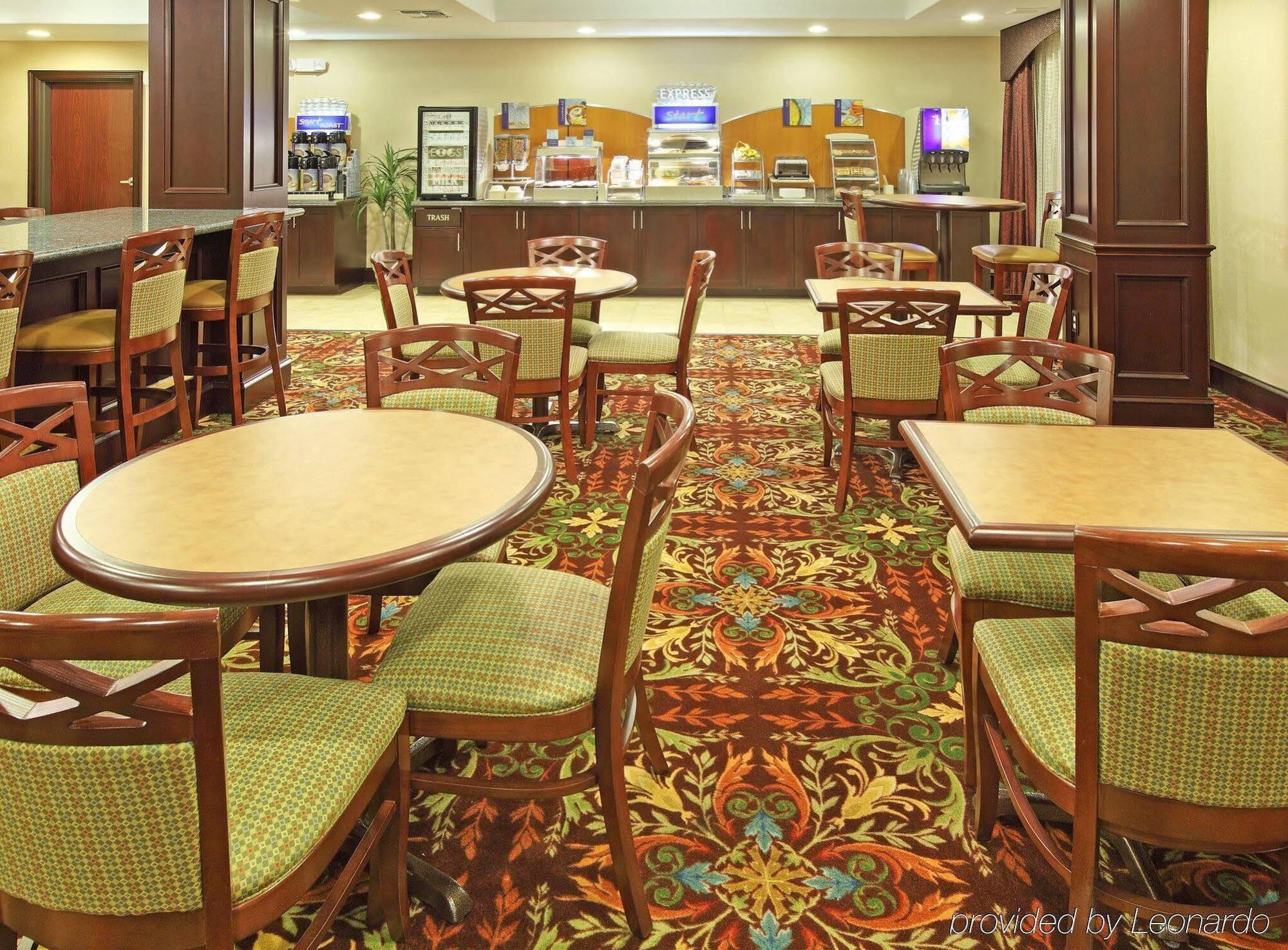 Holiday Inn Express Hotel & Suites Henderson - Traffic Star By Ihg Exterior photo